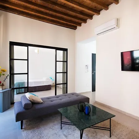 Apartamento Tour Apartment- Elegance & Confort In The Historic Center