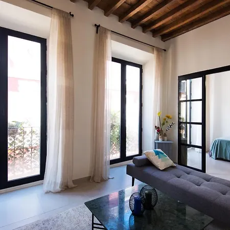 Apartamento Tour Apartment- Elegance & Confort In The Historic Center *